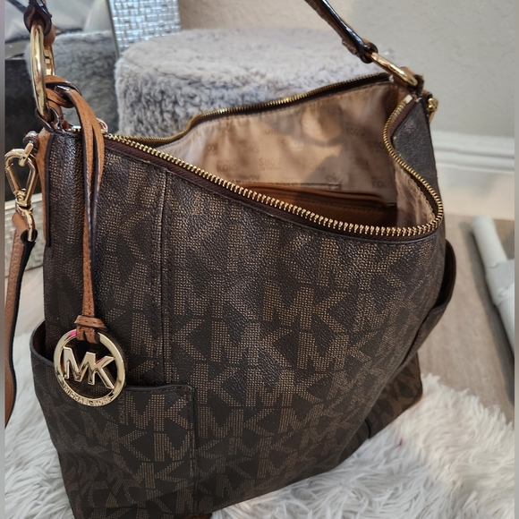 Michael Kors Signature Bag - Picture 2 of 4